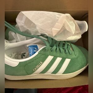 NEW IN BOX Adidas Women's Gazelle Classic Green and White Sneakers